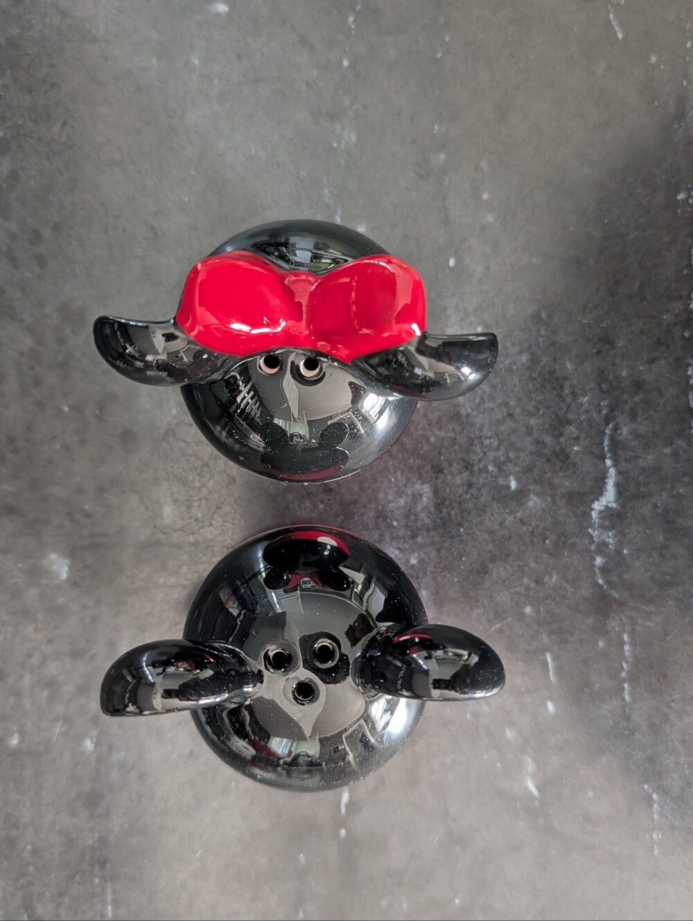 Disney Mickey & Minnie Mouse Ears - Salt & Pepper Shakers - Picture 2 of 4